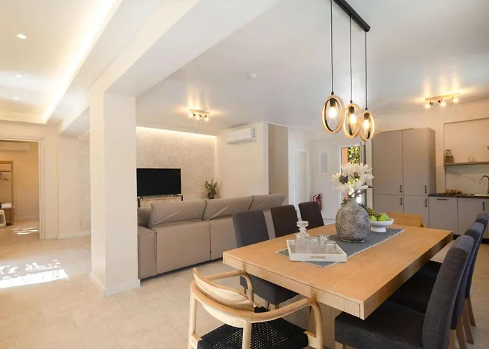 别墅 Michael 俄蒙尼斯