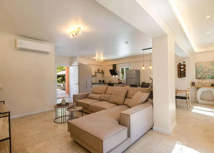 Michael וילה ארמונס