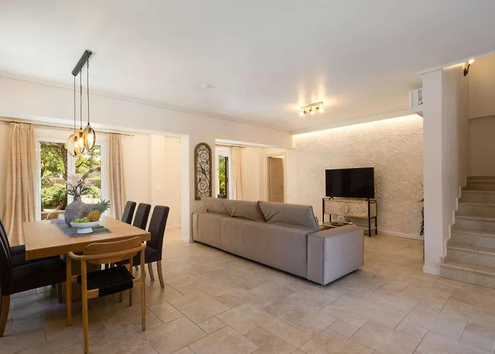 Michael וילה ארמונס